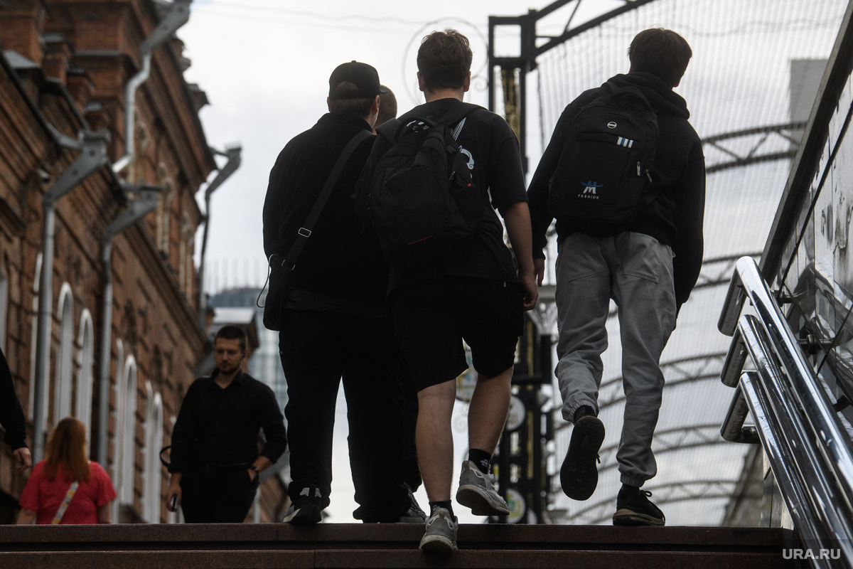 Подростки, по словам местных жителей, чувствуют свою безнаказанность. Фото: Илья Московец © URA.RU