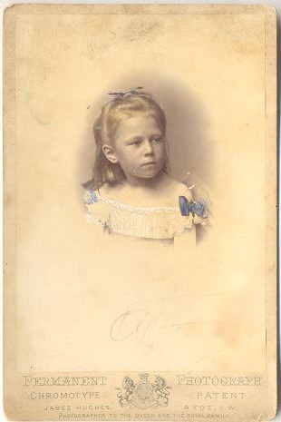 Ольга Тютчева в детстве. Брянский государственный краеведческий музей. 