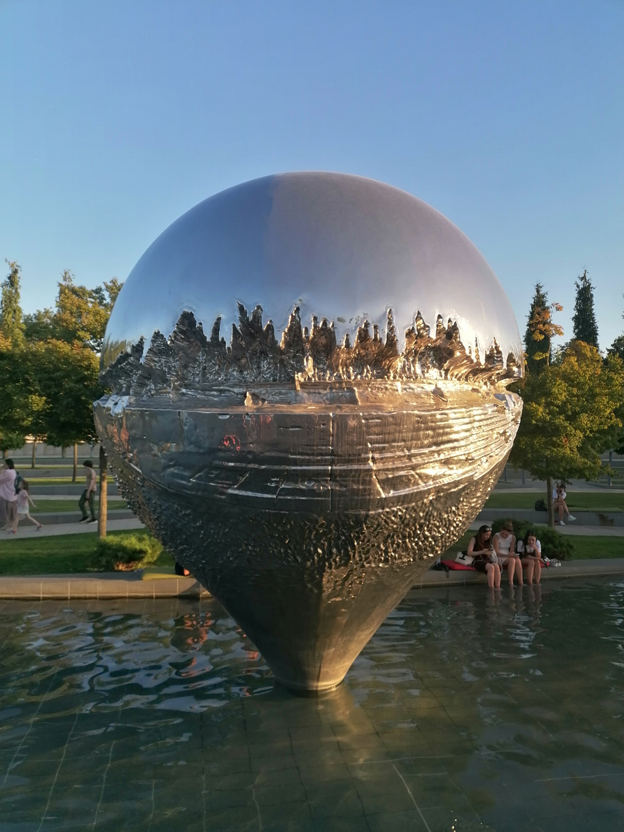 Перевернутая капля - символ парка