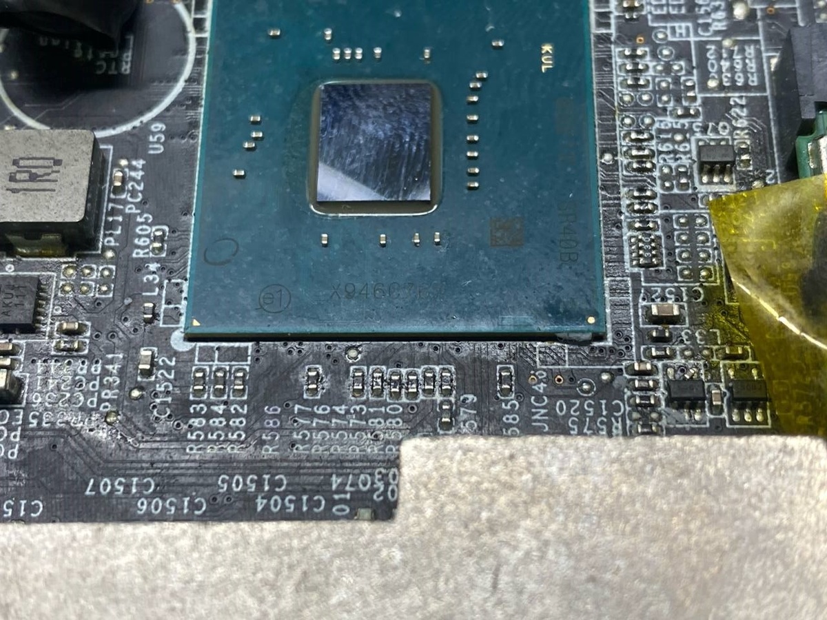 Вероятно, флюс поплыл из-за прогрева