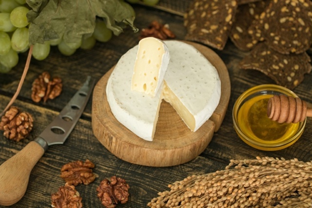 Вот это и есть настоящий натуральный свежий сыр из молока