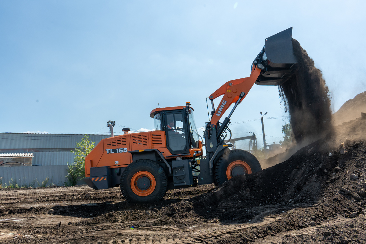 Фронтальный погрузчик UMG TL155