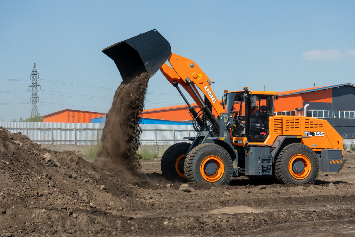 Фронтальный погрузчик UMG TL155