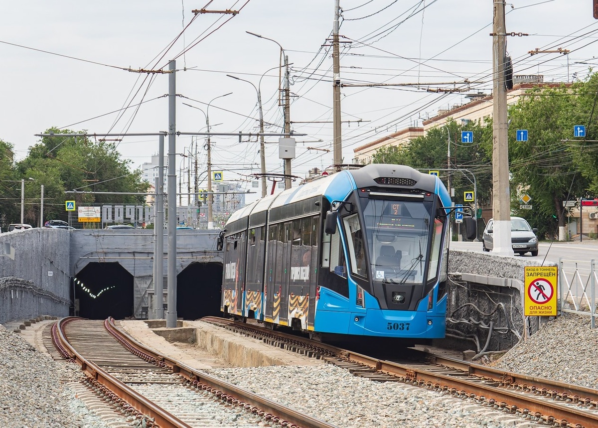 Легкорельсовая система в Волгограде. Фото сайта transphoto.org автор Артем Мальгинов