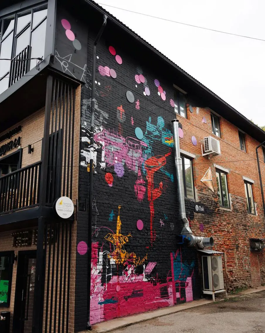 Мурал "Космополис" Алексея Васильева и Степана Краснова.