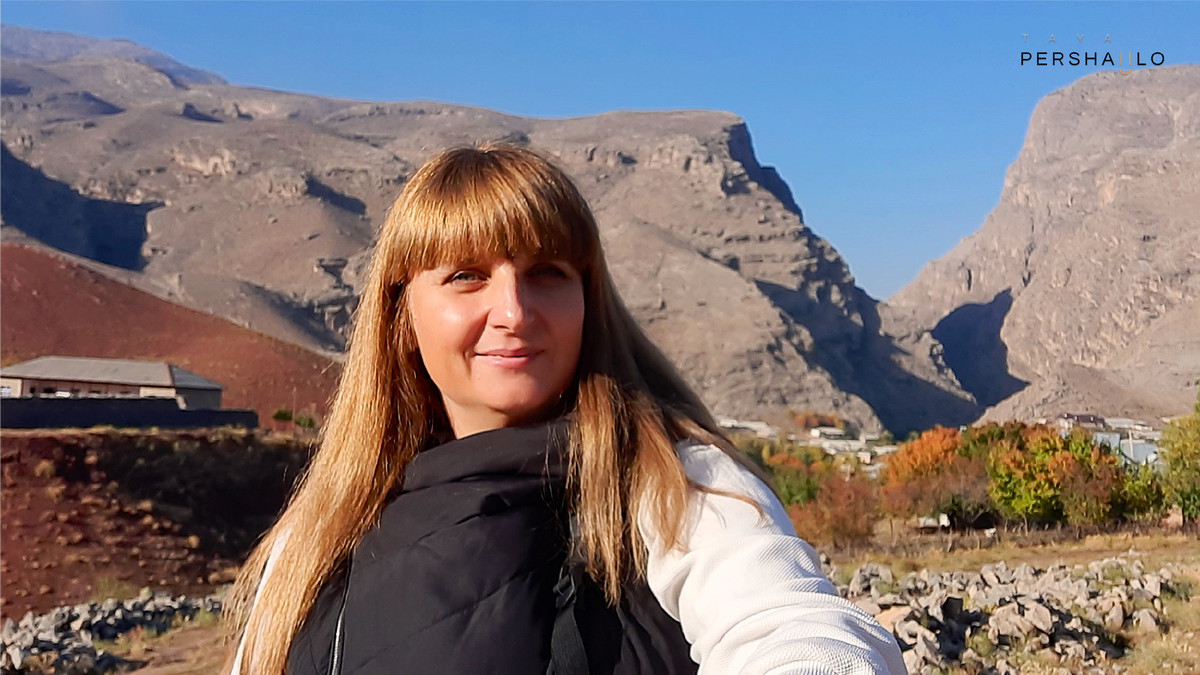 «Железные врата» Дарбанда — мощное и завораживающее место в Байсунском районе. Именно через это ущелье в Сурхандарьинской области пролегали древние торговые пути. Ощущаешь себя песчинкой в вечности! 🇺🇿 #УзбекистанПутешествие