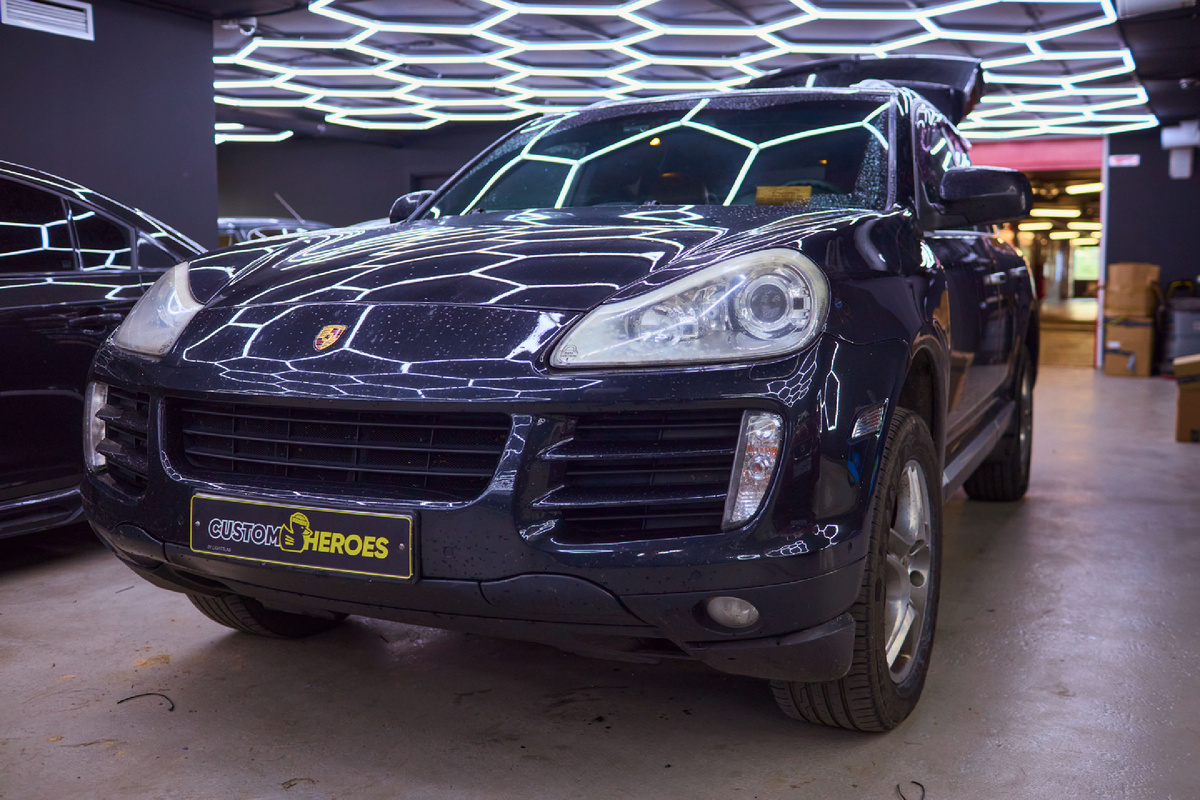 Источник фото: https://custom-heroes.ru/raboty/vid-uslugi/avtozvuk/porsche-cayenne-apgreyd-multimedia-teyes-cc4-pro/