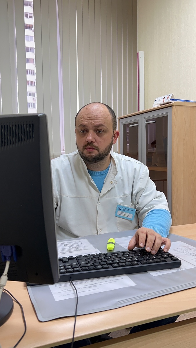 Сижу жду пациента) 