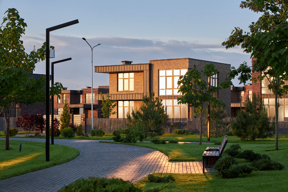 Аллея в микрорайоне Новая Елизаветка