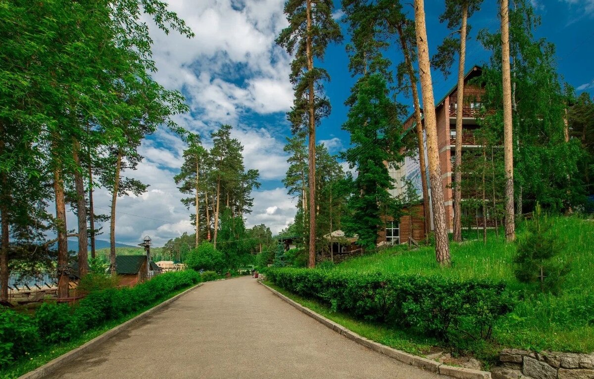 Территория база отдыха Золотой пляж