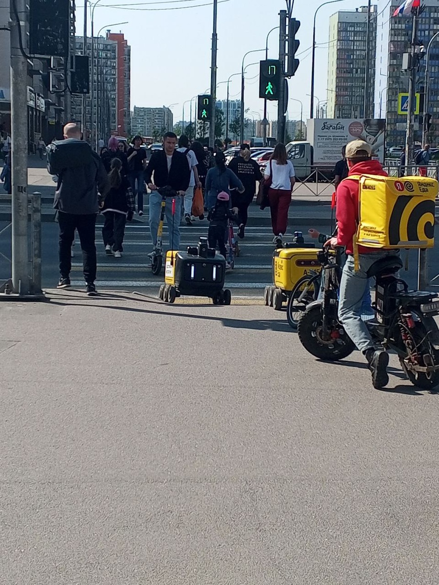 Фото из личного архива. Робот - доставщик из Мурино