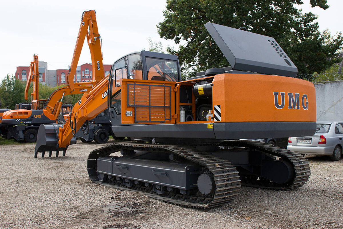 Преимущества гусеничного экскаватора UMG E300C