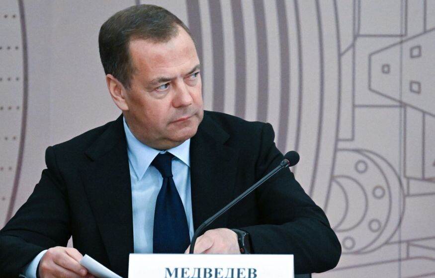    «Что, сынку, помогли тебе твои ляхи? Я тебя породил…»: Медведев предрек Зеленскому опасность, упомянув Тараса Бульбу