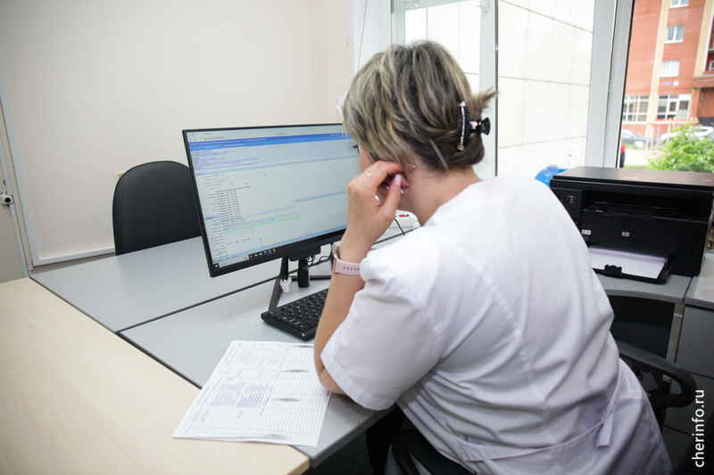    Первый замглавы областного минздрава Андрей Колесов провел оперативное совещание с сотрудниками женских консультаций, роддома и больниц