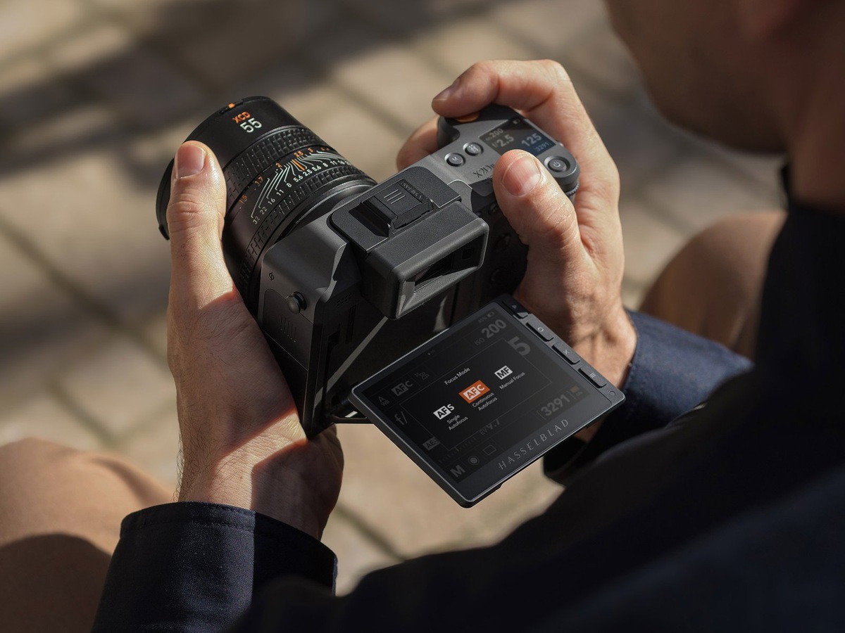    Hasselblad представила флагманскую камеру X2D II 100C