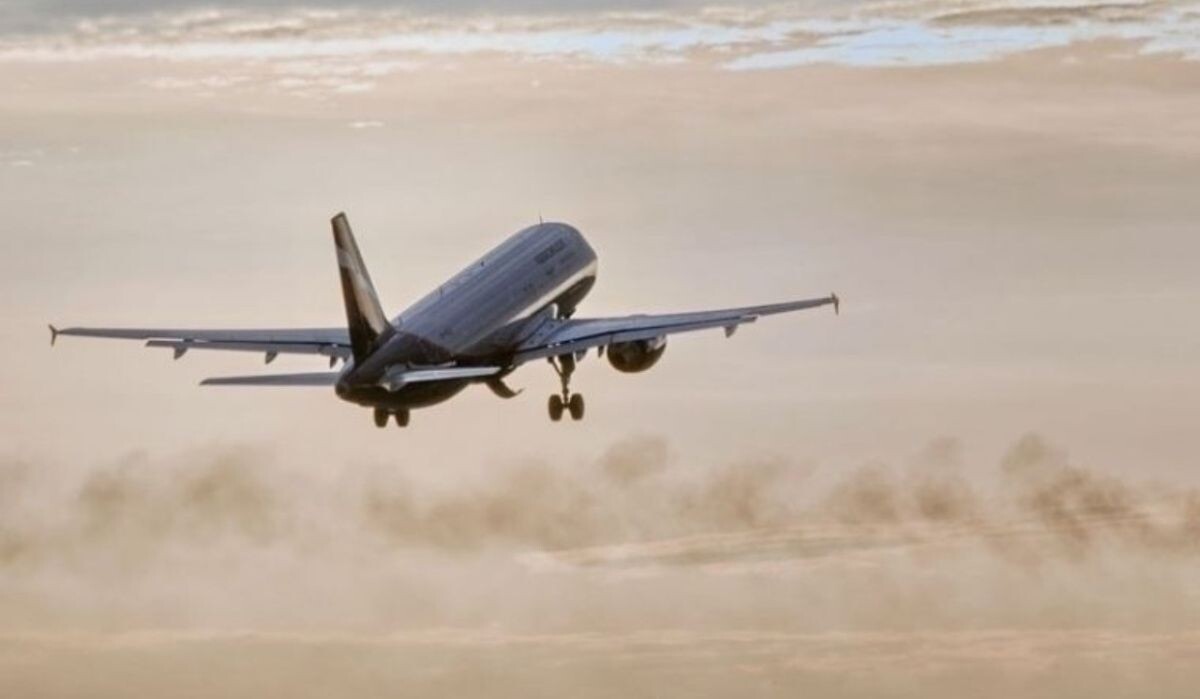     Самолет в небе. Источник: omskregion.info Автор фото: pixabay.com