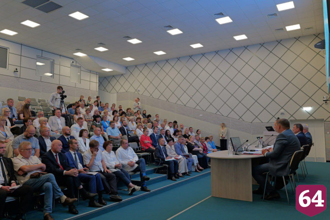 Источник: https://sarnovosti.ru/news/saratovskim-glavvracham-grozit-uvolnenie-za-nekhvatku-kadrov-/