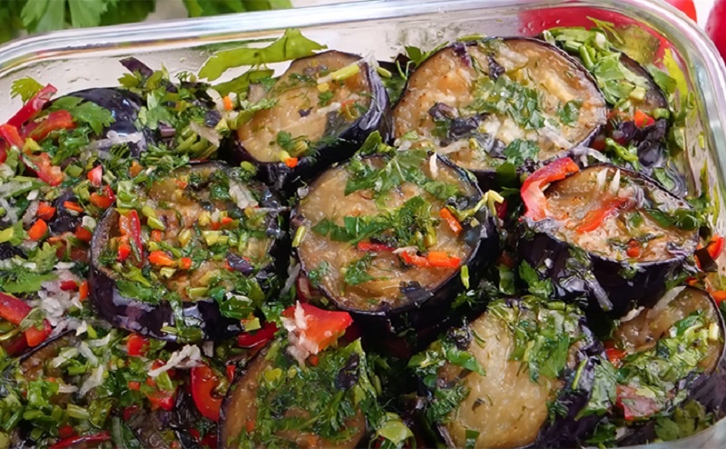 Баклажаны в чесночном маринаде: закуска с грибным вкусом и ароматной зеленью