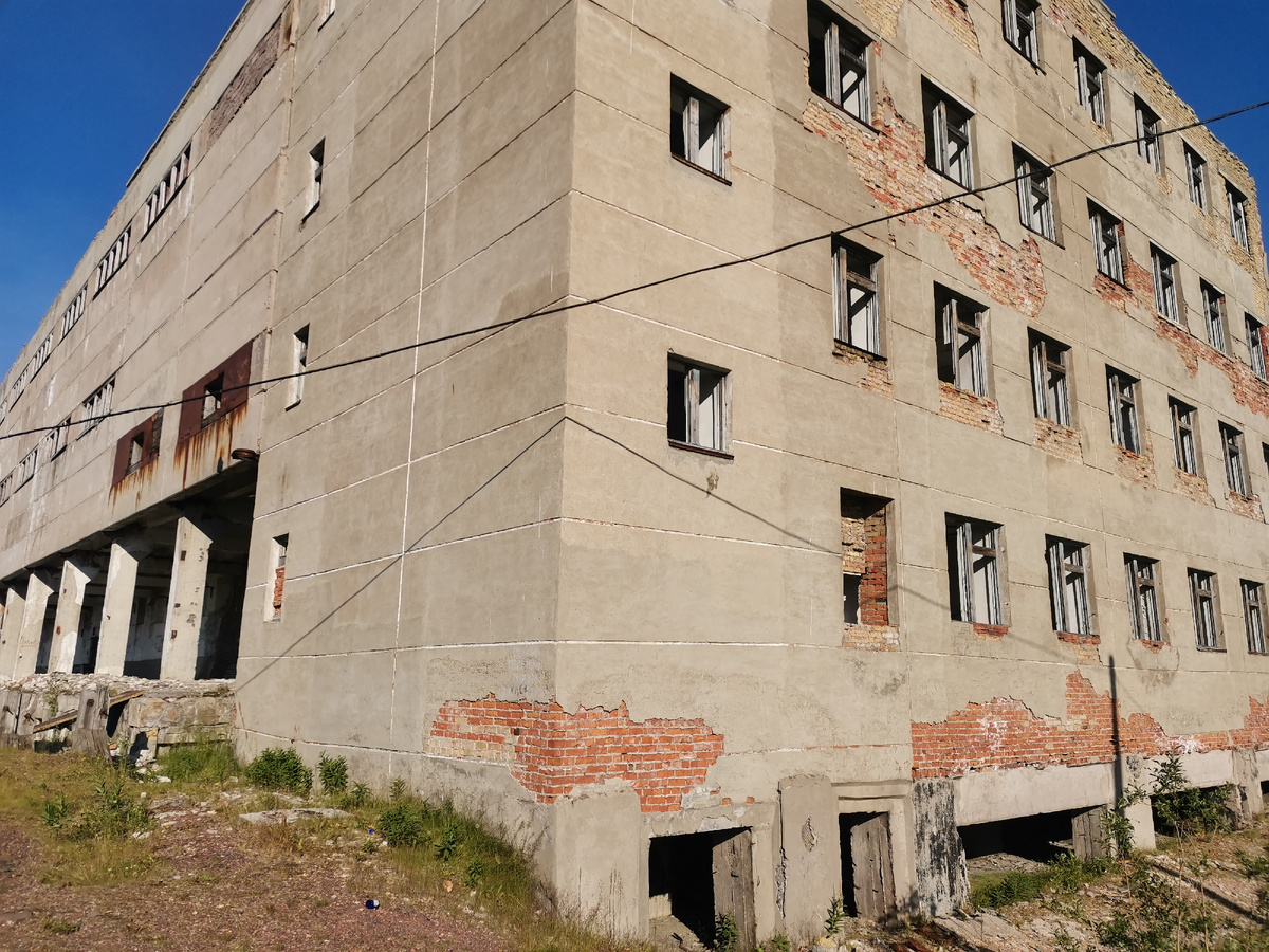 Довольно внушительная постройка. 