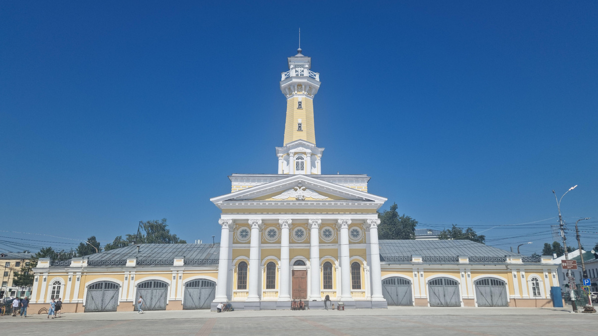 Античный храм с 35-метровой вышкой? Нет, это Пожарная каланча в Костроме. 🏛️