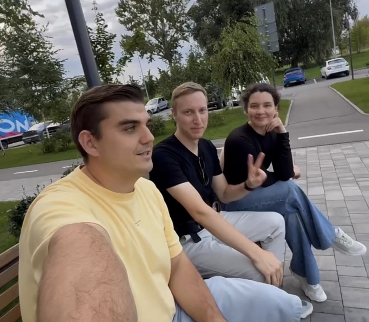 Эдварт с новыми партнёрами Еленой и Иваном