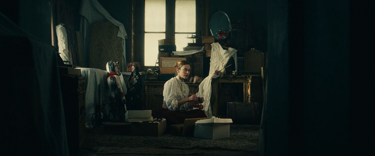 Кадр из фильма «Бал безумных женщин» (2021)