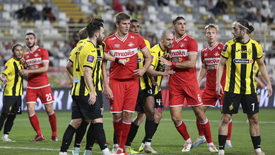    Игроки "Кайрата" (в желто-черном) сыграют этой осенью в групповом раунде Лиги чемпионов. Stupnikov Alexander Source: spartak.com/Globallookpress