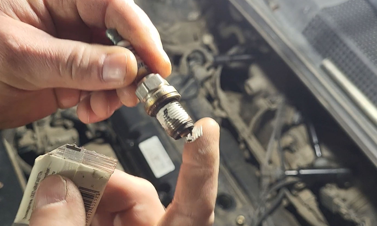 Смазка на резьбе — не прихоть. Это защита от прикипания в алюминиевом блоке.