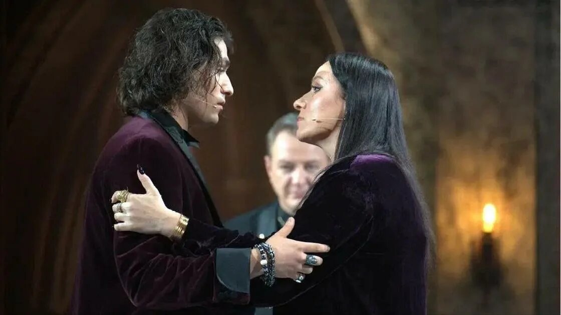 Олег Шепс и Ангелина Изосимова, кадр из телепроекта «Экстрасенсы. Реванш» 2 на ТНТ