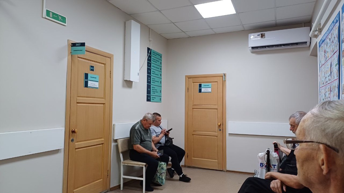 У каждого пациента своя история болезни, но путь к выздровлению один - через кабинет врача.