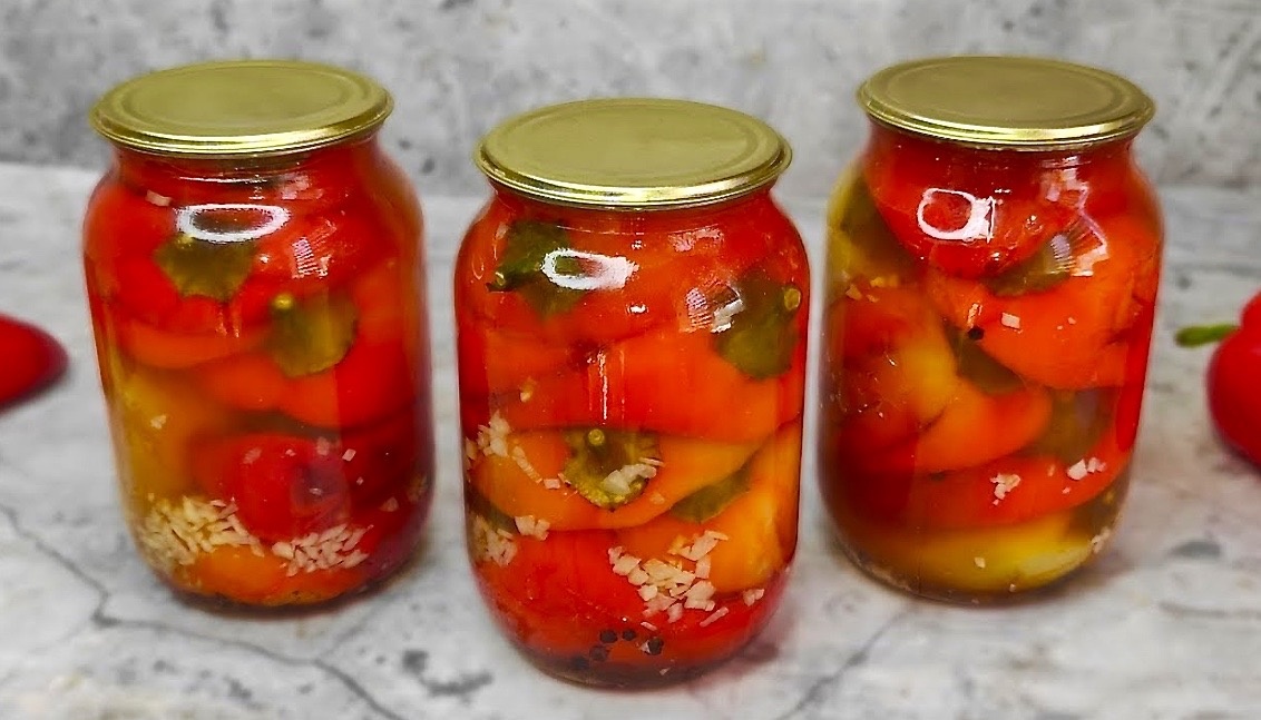 Обжаренные маринованные перцы.