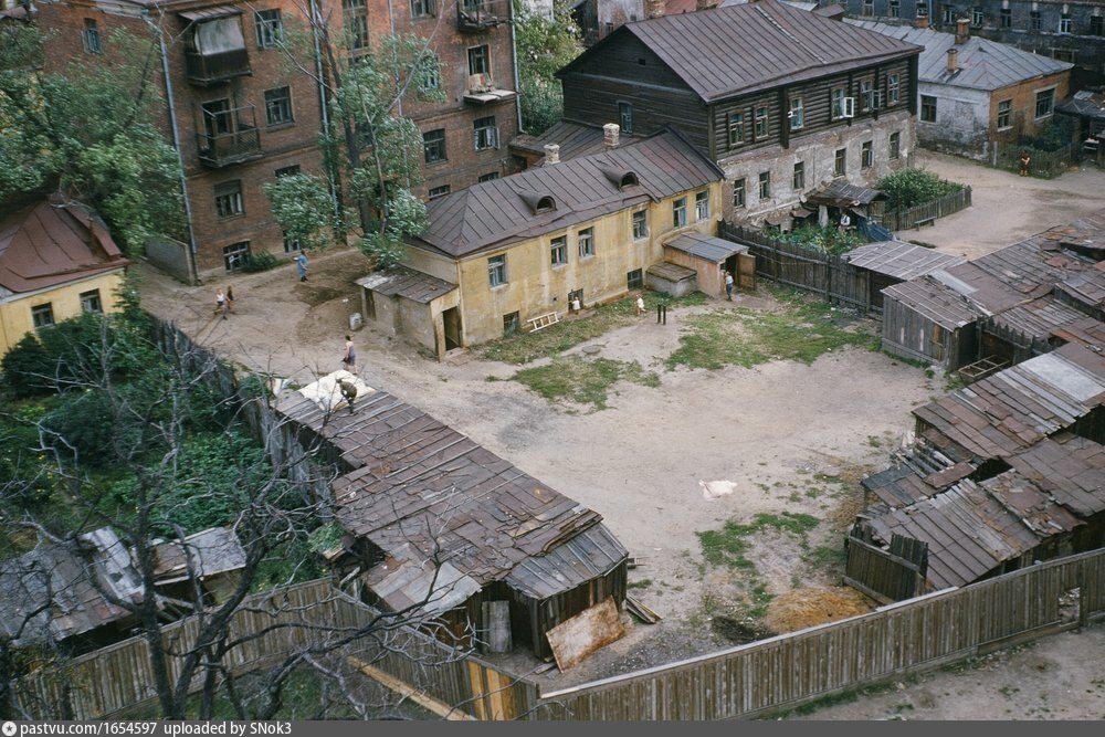 Вид из квартиры Мартина Манхоффа на Народной улице 1952 г. Автор: Martin Manhoff.