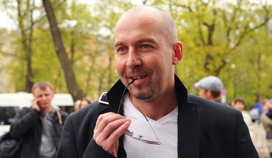 Связь с Пригожиным, отказ от переезда, сын: как живет актер Кирилл Полухин