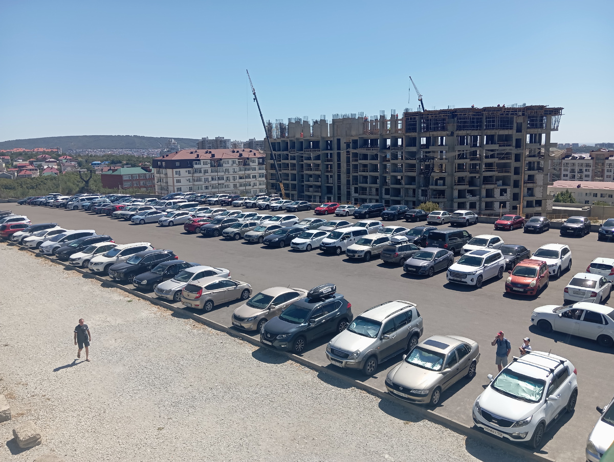 парковка перед Сафари-парк г.Геленджик