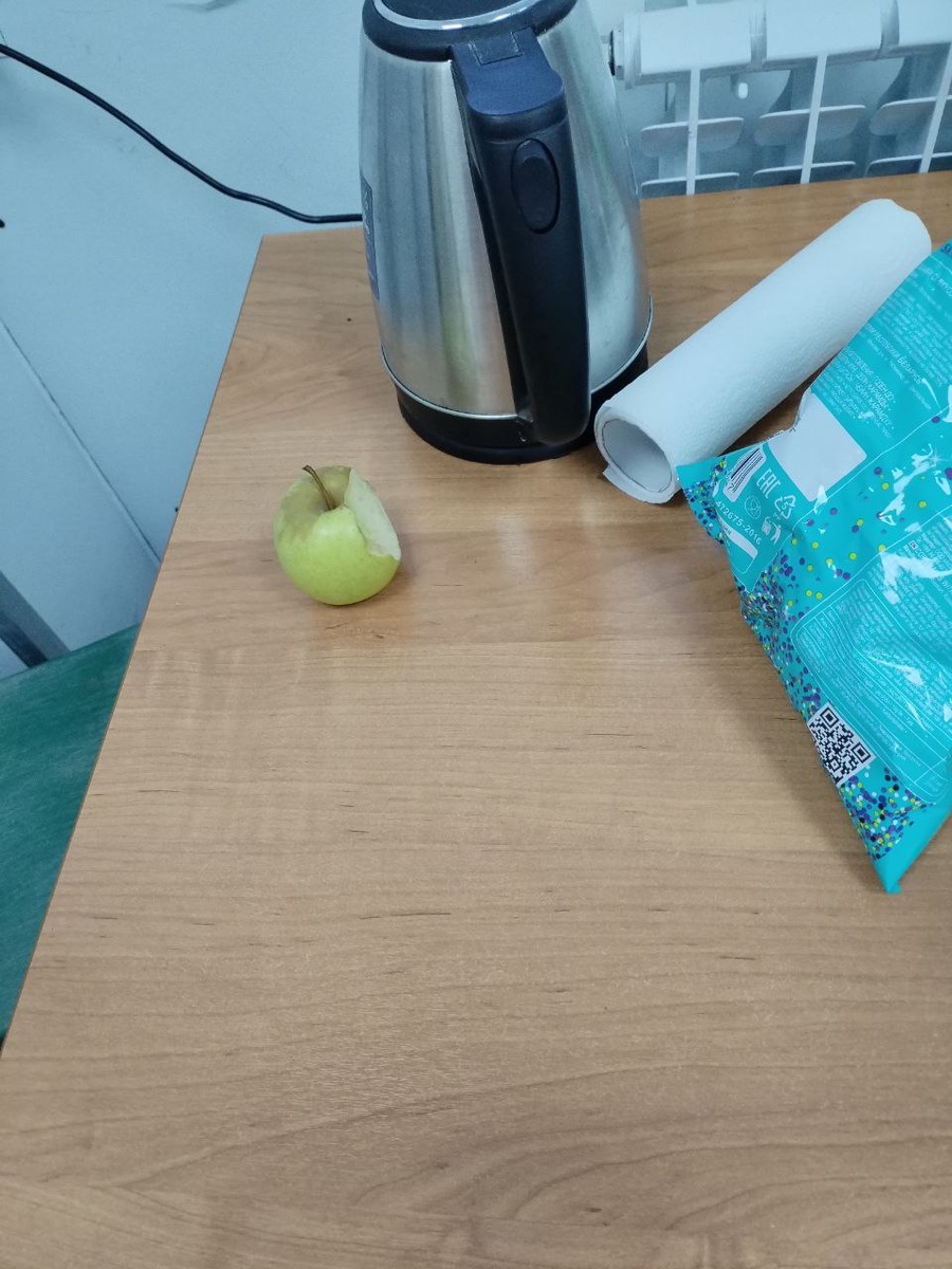 Это яблоко 2 часа пролежало, прежде чем я смог сделать очередной укус )