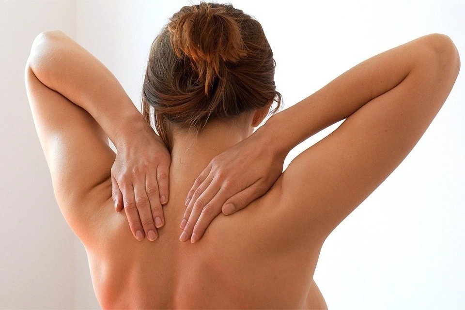    Врач дал неожиданный совет, как восстановить больную спину после дачных работ: мы все делали неправильно GLOBAL LOOK PRESS