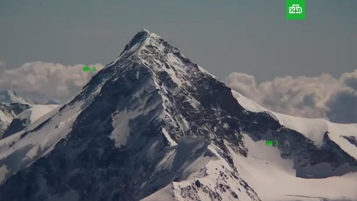    Появились новые кадры с пика Победы, где находится альпинистка Наговицина
