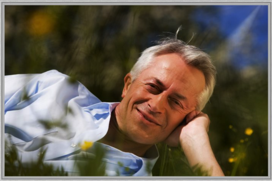 Гармония с самим собой, умение расслабляться и радоваться жизни — это тоже часть стратегии молодости.
