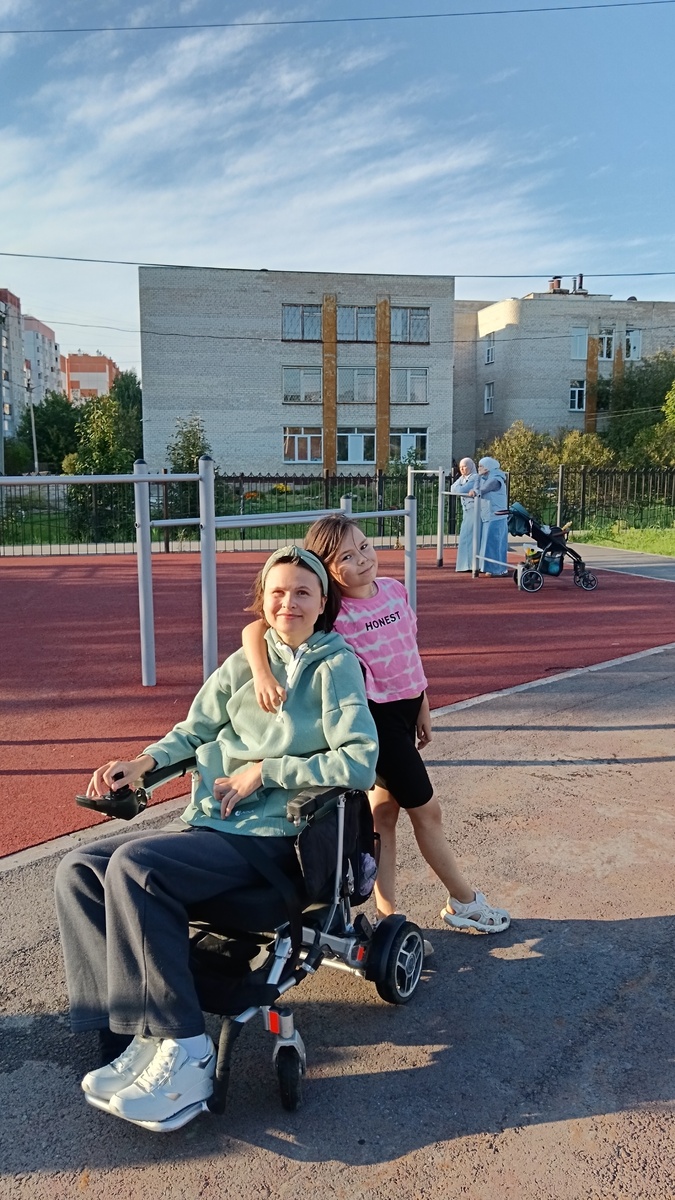 И вокруг школы тоже все красивое)