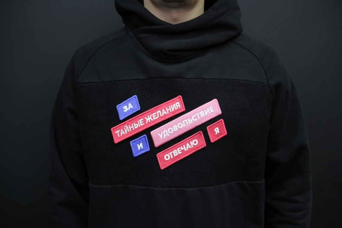 Мерч бывает настолько разным, что часто неотличим от обычной одежды... Не только потому что рекламный, но и потому что качественный, стильный, носибельный, что важнее!