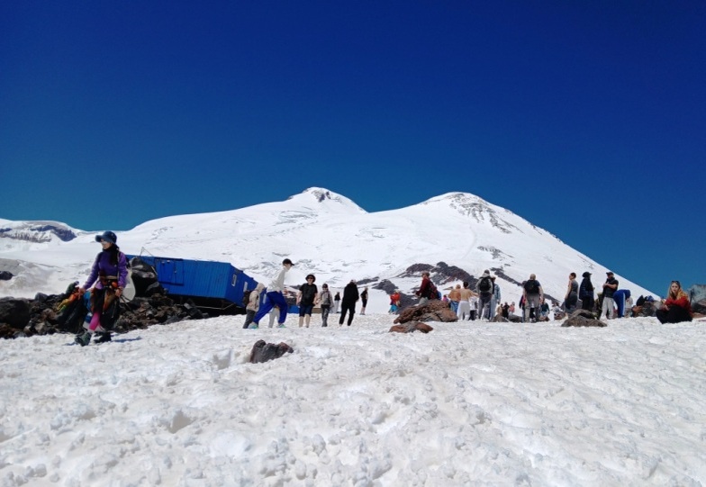 Эльбрус заснеженный июль 2025