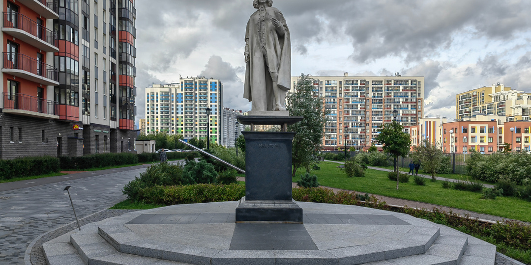 Бугры - новый город на карте России, в котором находится инновационная скульптура Исаака Ньютона (Ленинградская область)