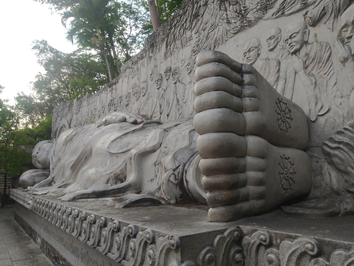 Подъем к Большому Будде в Нячанге