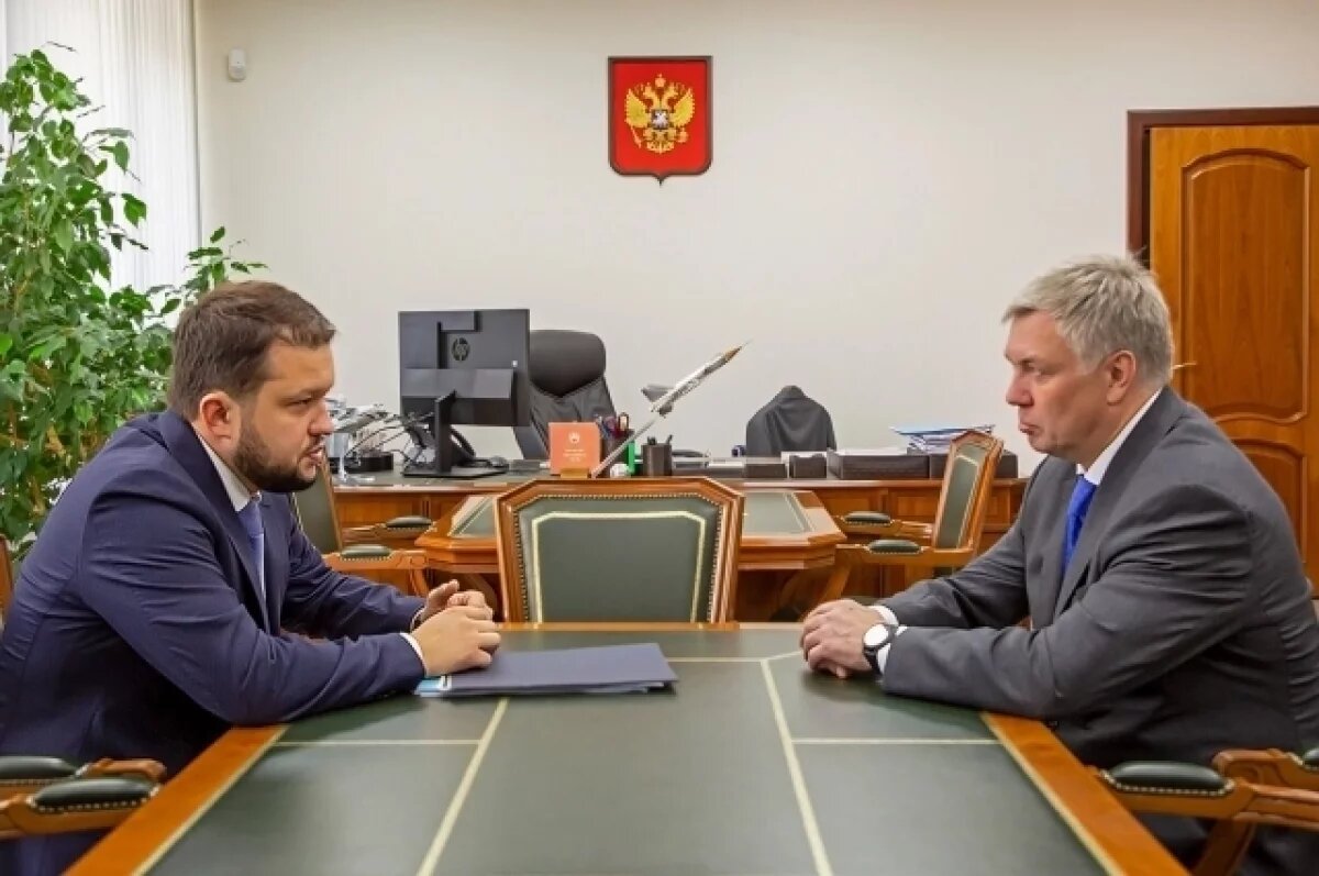    Губернатор Русских провёл встречу с главой Росавиации Ядровым