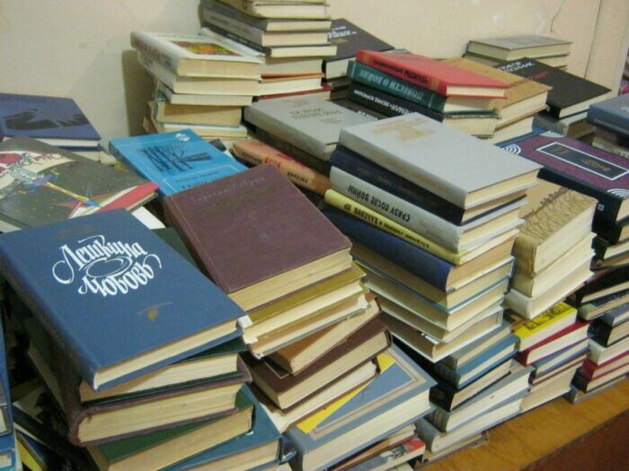Старые книги также можно продать.