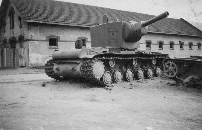 Сначала был КВ-2.