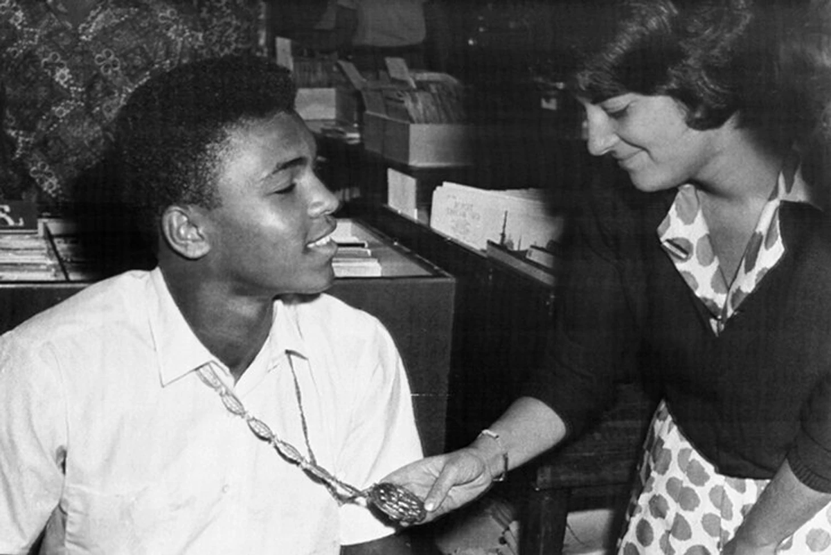 Мохаммед Али с золотой олимпийской медалью