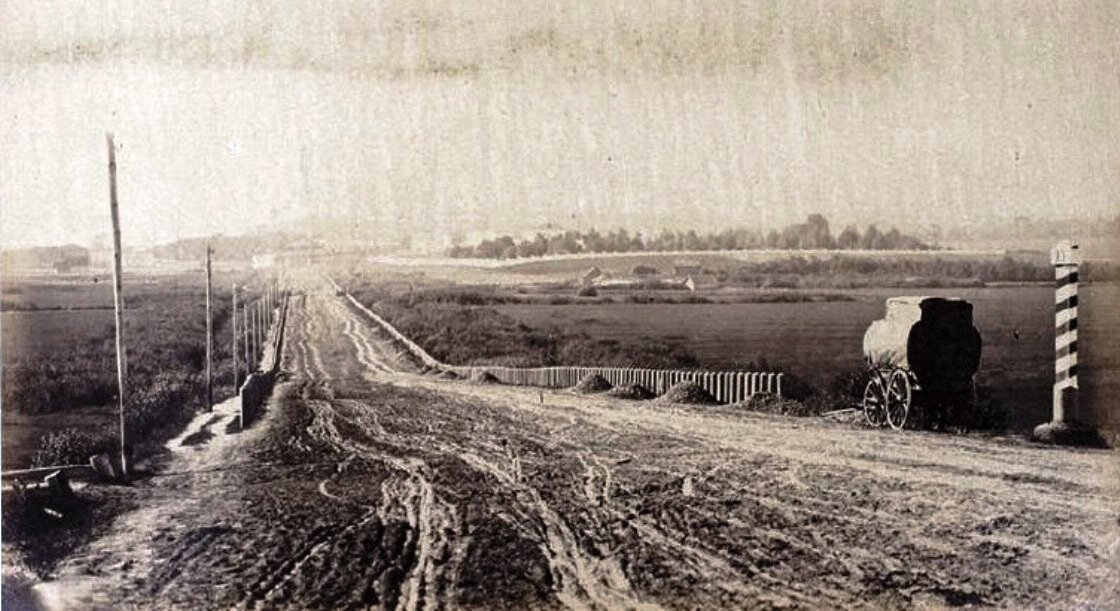 Типичный тракт России начала 20 века после дождя. 