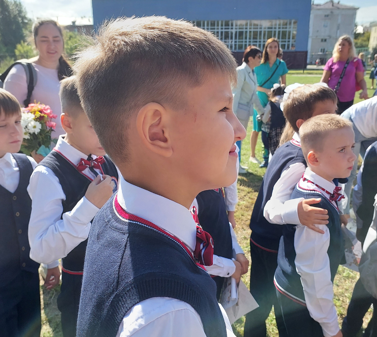 Фото: Это я и мой первый скин «Школьник». Характеристики: +100 к надежде, -50 к пониманию происходящего. Еще не знаю, что этот квест подарит мне лучших друзей-компаньонов и прокачает самые неожиданные навыки.