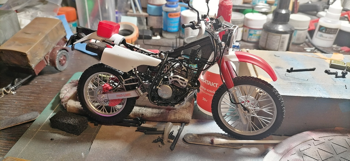 Установил выхлопную систему и оставшуюся пластиковую накладку